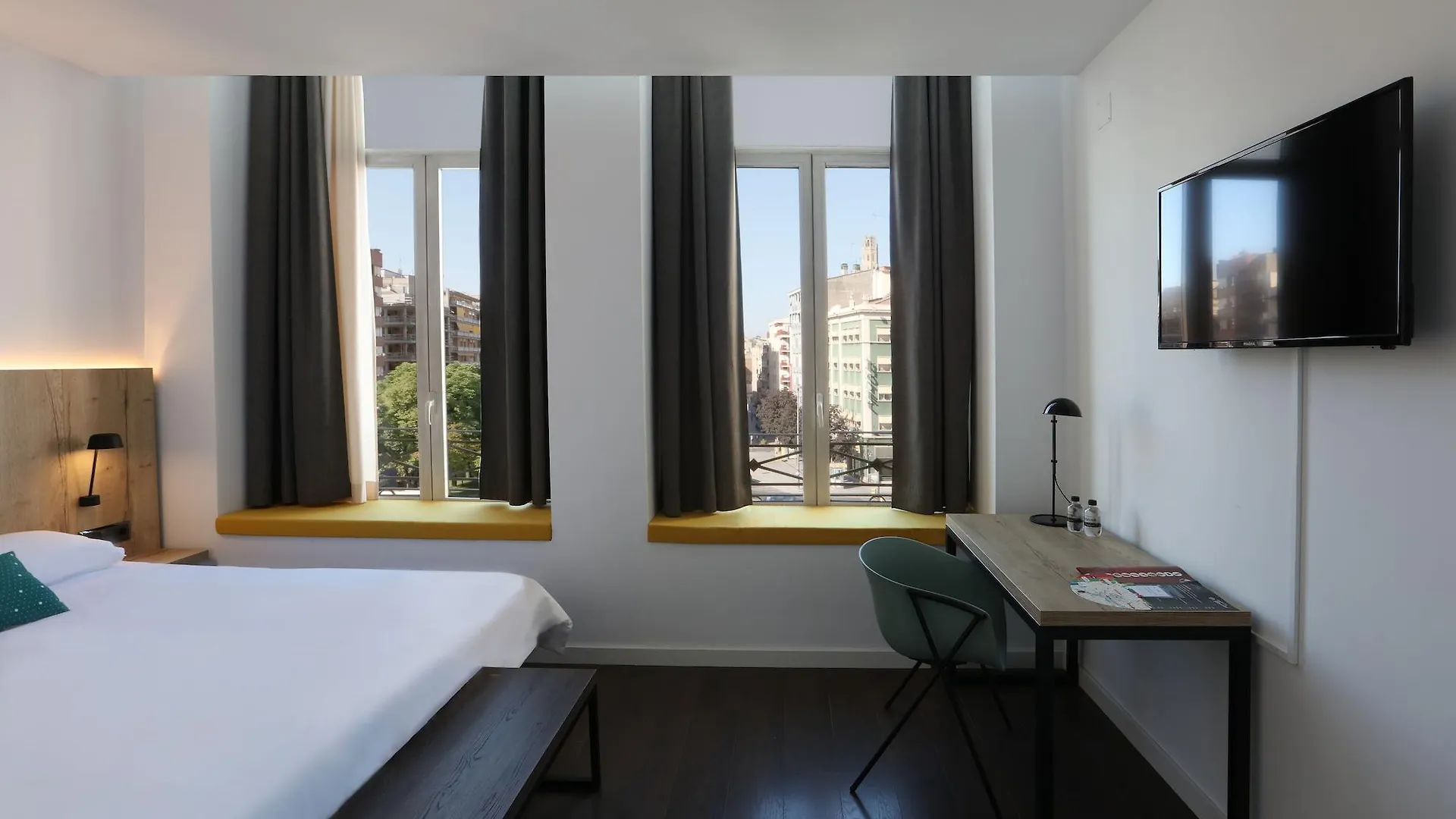 ***  Hotel Catalonia Transit Lleida España