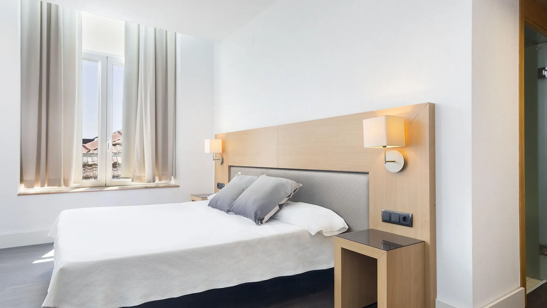 ***  Hotel Catalonia Transit Lleida España